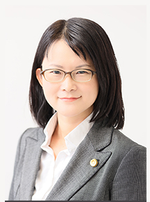 弁護士星野彩子プロフィール写真